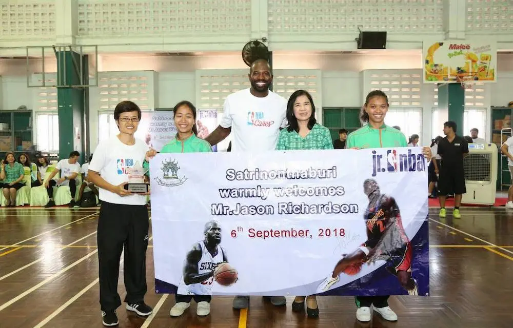 เจสัน ริชาร์ดสัน มอบรางวัลโรงเรียนดีเด่นแห่งปี  เปิดคลินิก NBA Cares สาธิตลีลา อดีตแชมป์เอ็นบีเอสแลมดังก์ 2 สมัย โรงเรียนสตรีนนทบุรี รับรางวัลโรงเรียนดีเด่นแห่งปี โครงการอบรมหลักสูตรอบรมผู้ฝึกสอน Jr. NBA Coaches Academy