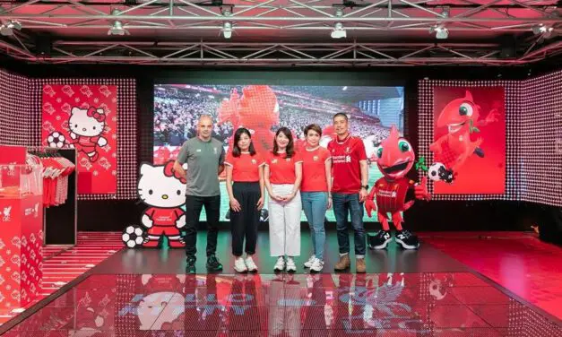 “นิหน่า”-“แบงค์”ร่วมงาน“ซูเปอร์สปอร์ต” เปิดตัวคอลเลคชั่นพิเศษ “Hello Kitty x LFC”