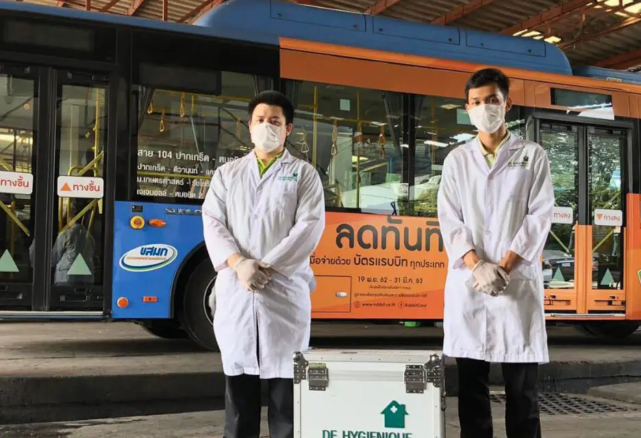 แบรนด์ดีไฮจีนิค จับมือ Smart Bus ขนส่งมวลชนเอกชนอันดับ 1 เน้นกำจัดไรฝุ่นและฆ่าเชื้อโรคแบบซานิไทส์ซิ่ง ภายในรถโดยสารแบบสาธารณะครั้งแรกในประเทศไทย กระตุ้นสร้างความมั่นใจด้านความสะอาดแก่ผู้ใช้บริการ ชูความสะอาดทุกสายที่เปิดวิ่งให้บริการประชาชนตลอดปี 63 ส่วนปี 64 เร่งเดินหน้ากำจัดไรฝุ่นและฆ่าเชื้อโรคเพื่อลูกค้าของสมาร์ทบัสต่อเนื่อง