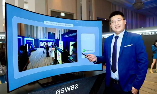 SKYWORTH เปิดตัวโทรทัศน์ OLED รุ่น W82 จอปรับโค้งหรือปรับตรงได้ รุ่นแรกในประเทศไทย ภายใต้แนวคิด Transform Your World ราคาเครื่องละ 1 ล้านบาท