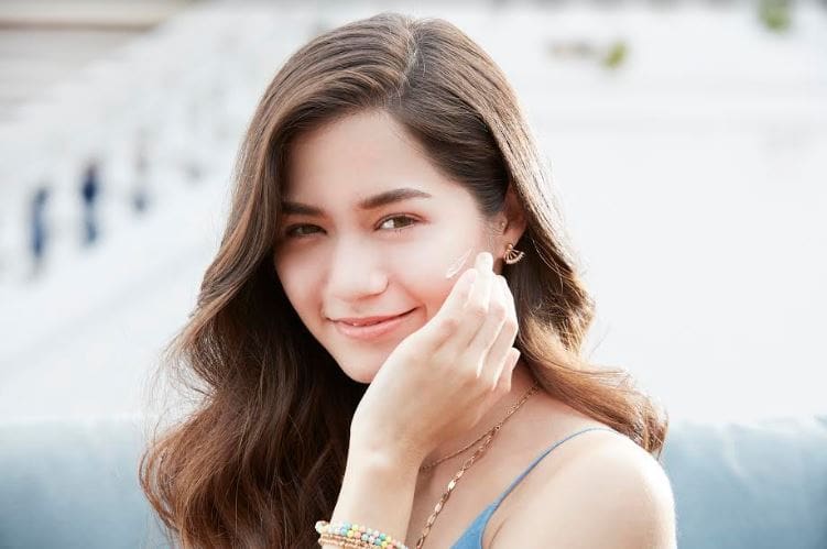 ใหม่! นีเวีย ซัน อินสแตนท์ ออร่า กันแดดผสานพิงค์ ไพรม์เมอร์ หน้าดูขาวออร่าขึ้น 1 เบอร์ แต่งหน้าให้เรียบเนียนทุกวันแบบไม่กลัวแดด