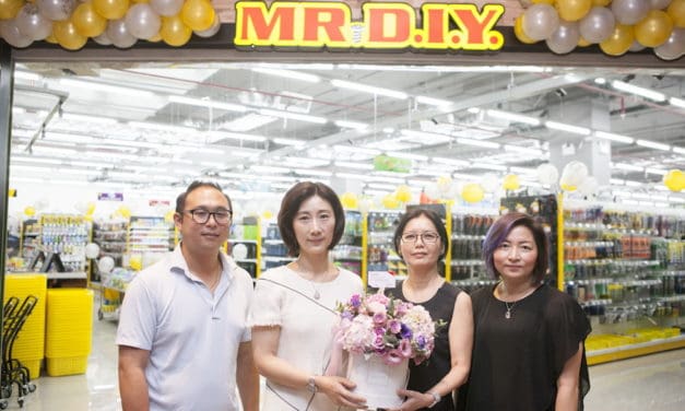 มิสเตอร์.ดี.ไอ.วาย. ยกขบวนคลังสินค้า เปิดสาขาที่ 104  ศูนย์การค้าโชว์ ดีซี