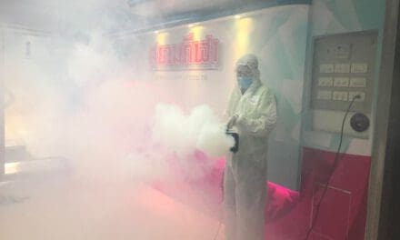 แบรนด์ดีไฮจีนิค นำทัพร่วมกันฝ่าวิกฤตไวรัสโควิด-19 ระบาด  เสิร์ฟนวัตกรรมสุดล้ำ บริการด้วยเครื่อง Anti-Virus Disinfection  ระบบ Fogging  ปล่อยควันฆ่าเชื้อด้วยน้ำยาออแกนิค รายแรกในประเทศไทย  ไม่ทำให้ไวรัสฟุ้งกระจาย ดีต่อใจปกป้องระยะเวลานานถึง 2-3 เดือน แก่นักข่าว กองบรรณาธิการ หนังสือพิมพ์สยามดารา