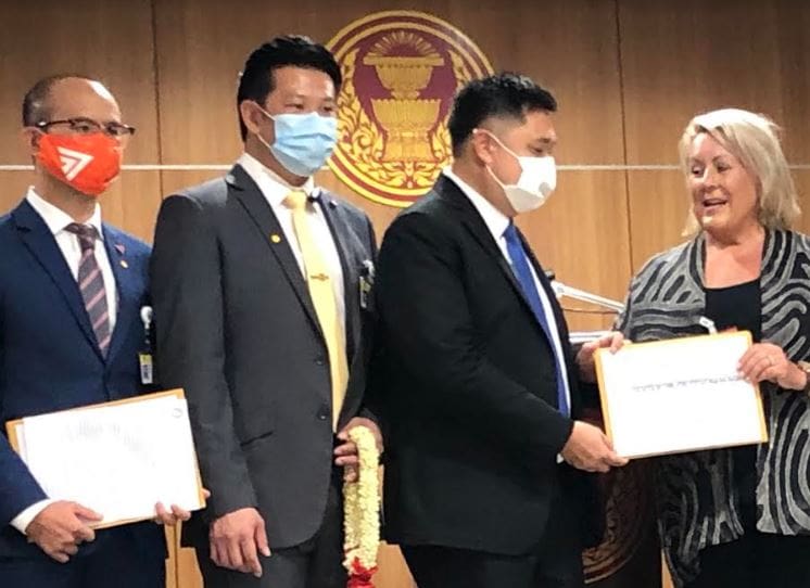 นักเคลื่อนไหวเพื่อสิทธิสัตว์ยื่นหนังสือต่อรัฐบาล วอนช่วยช้างไทยทั้งขอสนับสนุนทางการเงินอย่างเร่งด่วน