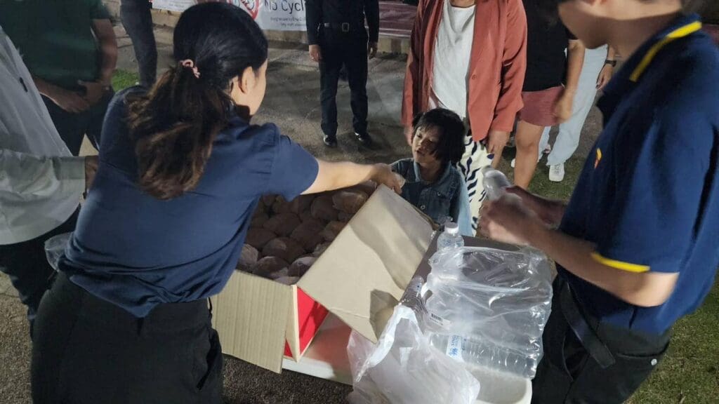 ช่วยแผ่นดินไหว