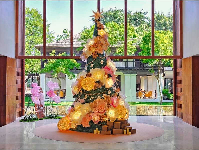 อนันตรา เชียงใหม่ รีสอร์ท เผยโฉมต้นคริสต์มาสแรงบันดาลใจ เชิดชูหัตถศิลป์ล้านนา และความยั่งยืน